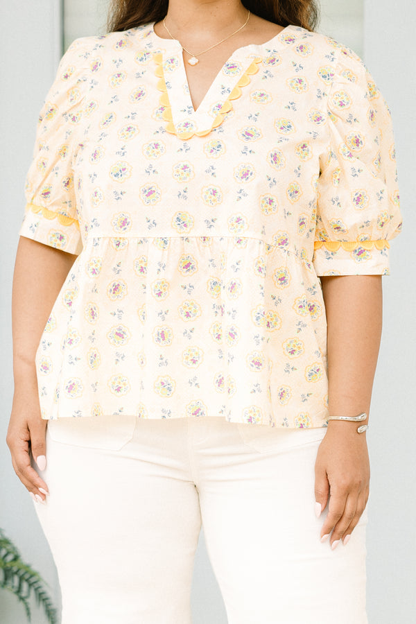 Chic Soul plus size clothing, pale yellow babydoll short sleeve top with ric rac hems on collar and sleeves and small floral block pattern