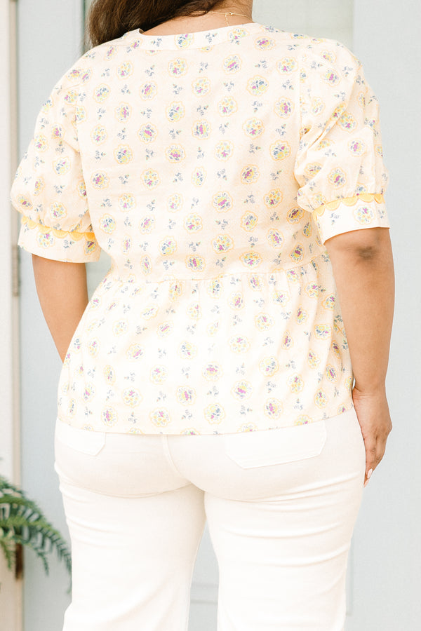Chic Soul plus size clothing, pale yellow babydoll short sleeve top with ric rac hems on collar and sleeves and small floral block pattern
