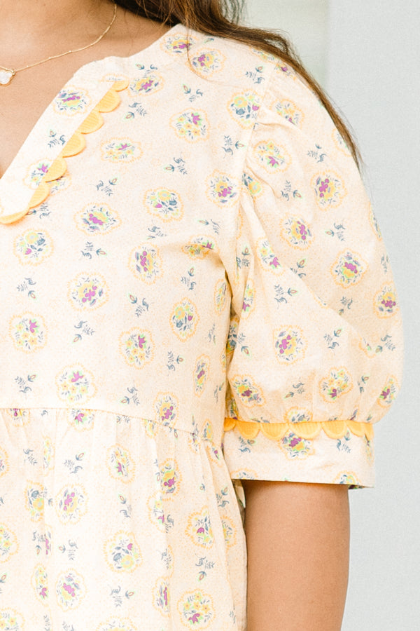 Chic Soul plus size clothing, pale yellow babydoll short sleeve top with ric rac hems on collar and sleeves and small floral block pattern