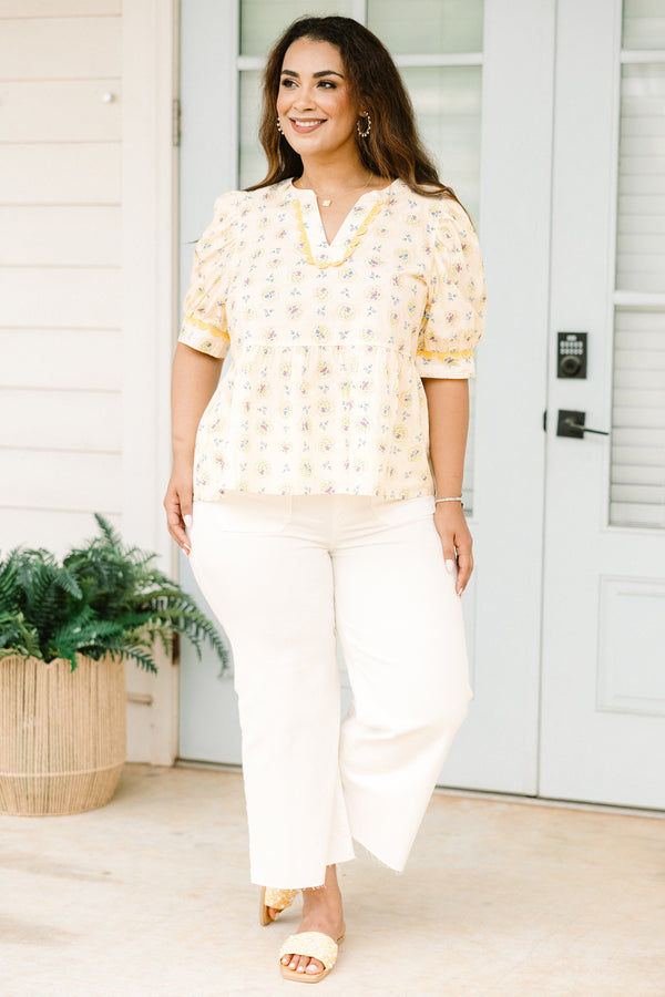 Chic Soul plus size clothing, pale yellow babydoll short sleeve top with ric rac hems on collar and sleeves and small floral block pattern