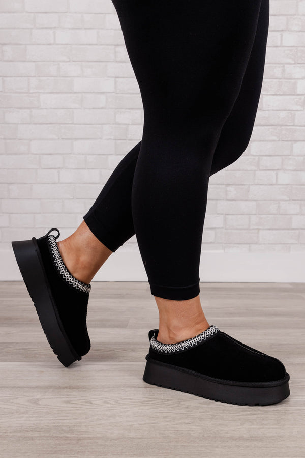 Chic Soul Plus size clothing, black platform slippers with faux fur interior, black and white patterned band.