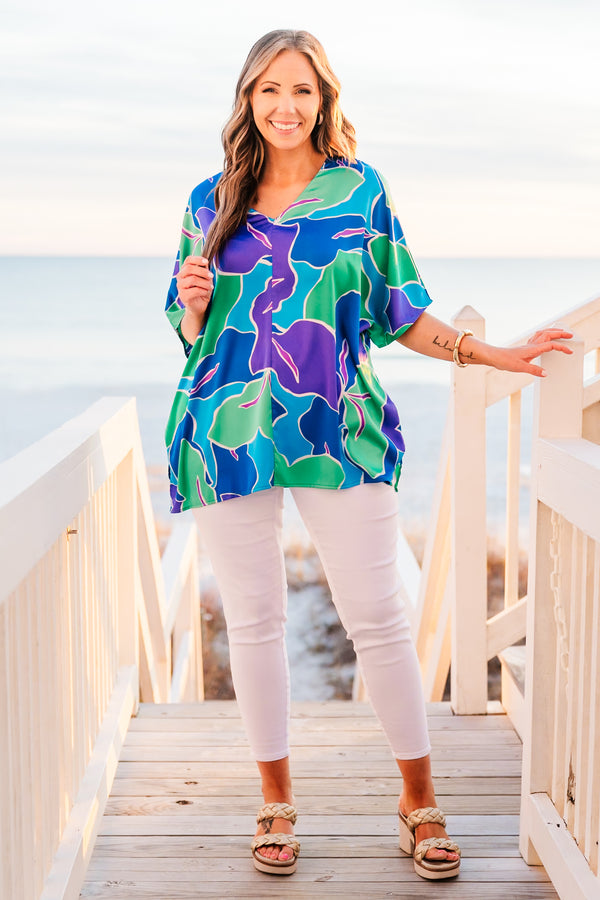 Chic Soul plus size clothing, blue abstract print top with short sleeves and v-neckline