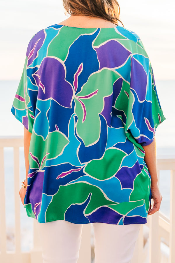 Chic Soul plus size clothing, blue abstract print top with short sleeves and v-neckline