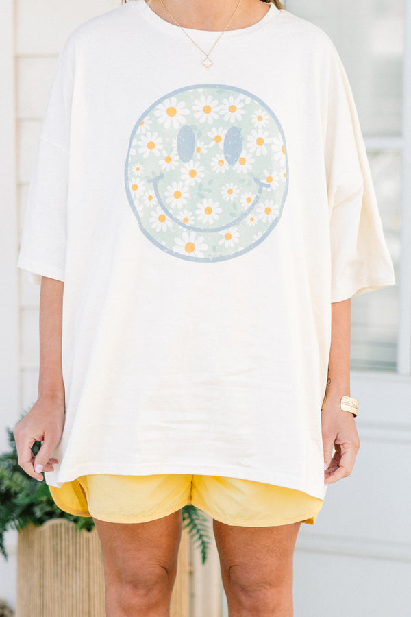 Chic Soul plus size clothing, short-sleeve ivory boyfriend tee with a high-scoop-neckline with a blue outline of a smiley face filled with a blue background and white daisy pattern