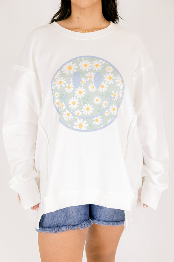 Chic Soul plus size clothing, white oversize crew neck with light blue and white daisy print smiley face in the middle