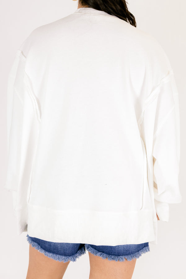 Chic Soul plus size clothing, white oversize crew neck with light blue and white daisy print smiley face in the middle