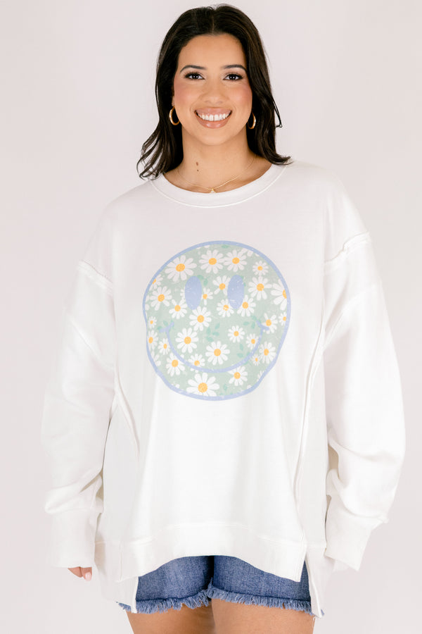 Chic Soul plus size clothing, white oversize crew neck with light blue and white daisy print smiley face in the middle