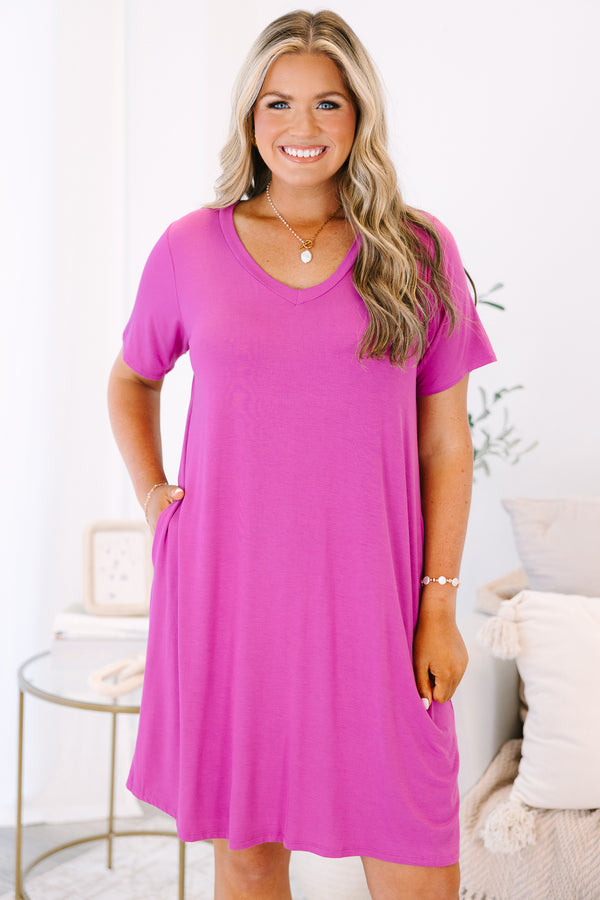 Plus Size berry-colored short sleeve short dress with a V-neckline and side pockets.