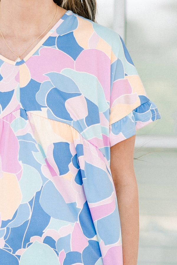 Plus Size blue abstract print babydoll top with a v-neck and short ruffled sleeves.