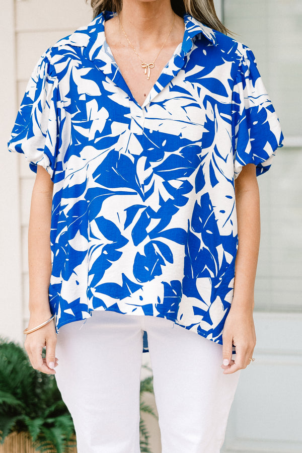 Plus Size off-white and blue leafy print top with a split v-neck and elastic puff sleeves.