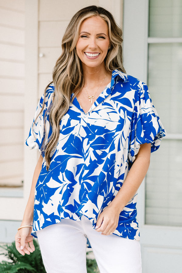 Plus Size off-white and blue leafy print top with a split v-neck and elastic puff sleeves.