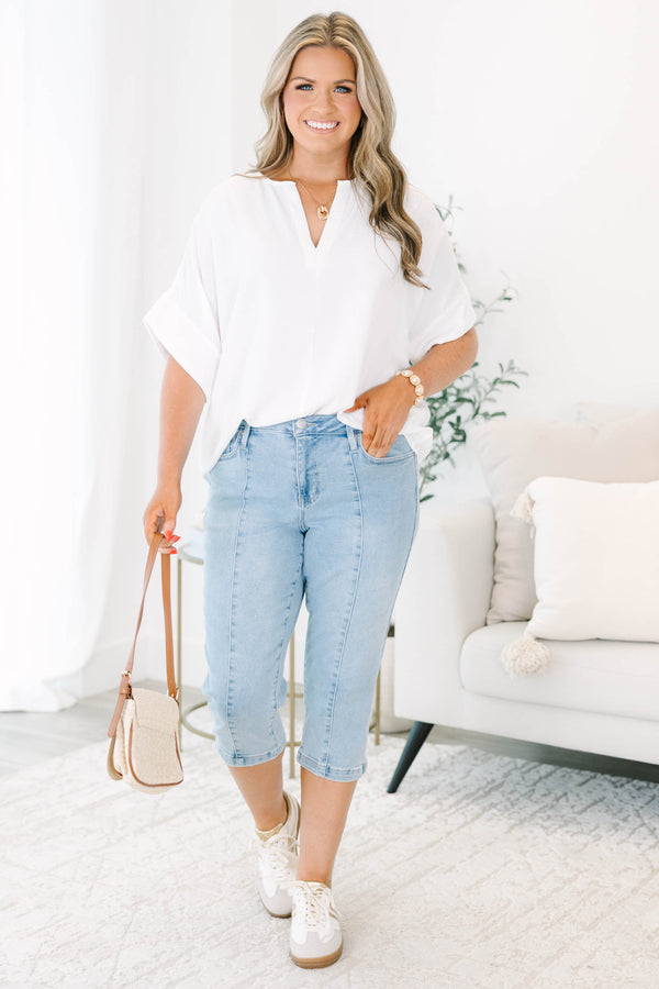 Plus Size light wash denim capris with a front seam detail and a classic five-pocket design.