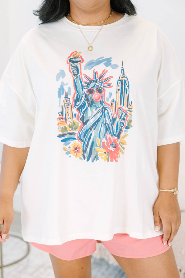Plus Size ivory oversized boyfriend tee with a colorful Statue of Liberty graphic and pink shorts.
