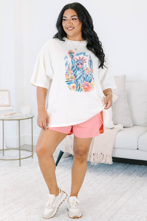 Plus Size ivory oversized boyfriend tee with a colorful Statue of Liberty graphic and pink shorts.