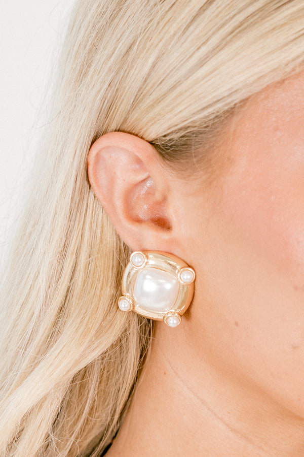 Chic Soul plus size clothing, large gold square-round stud earring with large squarish center pearl and four small round pearls at each corner