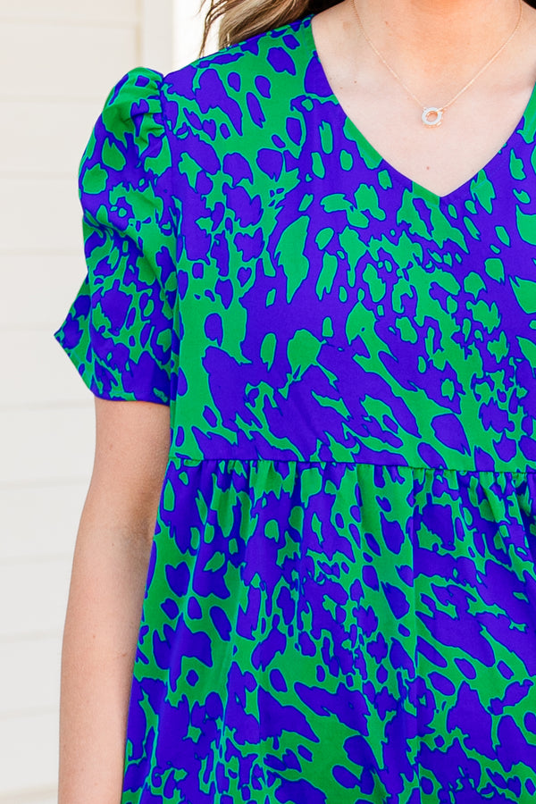 Chic Soul plus size clothing, short sleeve green flowy dress with royal blue spotted pattern and v-neckline with puffed sleeves