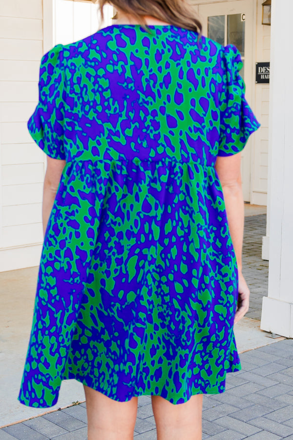 Chic Soul plus size clothing, short sleeve green flowy dress with royal blue spotted pattern and v-neckline with puffed sleeves