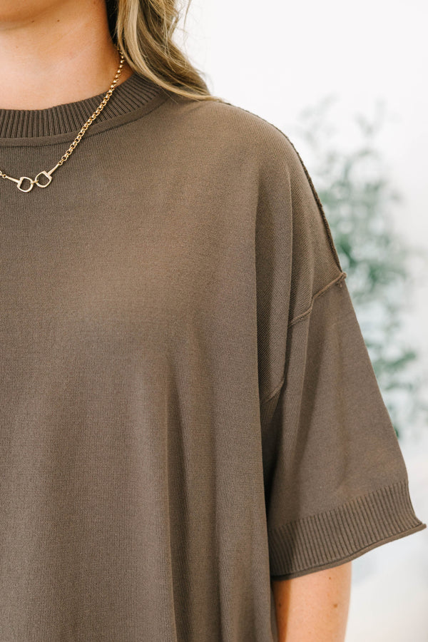 Plus Size brown short-sleeve knit sweater with a ribbed crew neck and relaxed dropped shoulders.