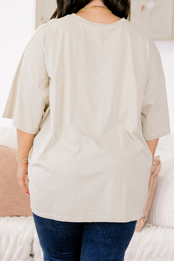 Chic Soul plus size clothing, beige half sleeve crewneck tee with alternating pumpkin and bow graphic