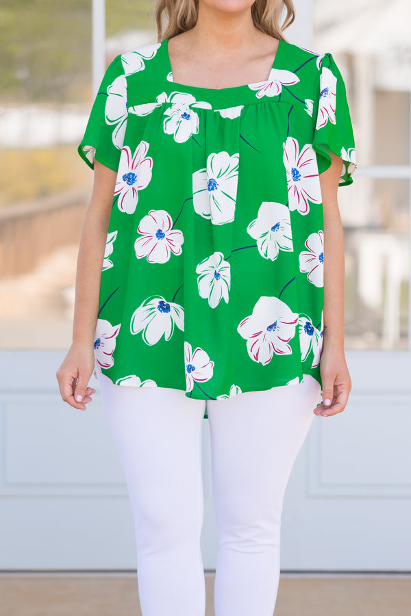 Chic Soul plus size clothing, kelly clothing flowy top with white floral pattern and puff sleeves
