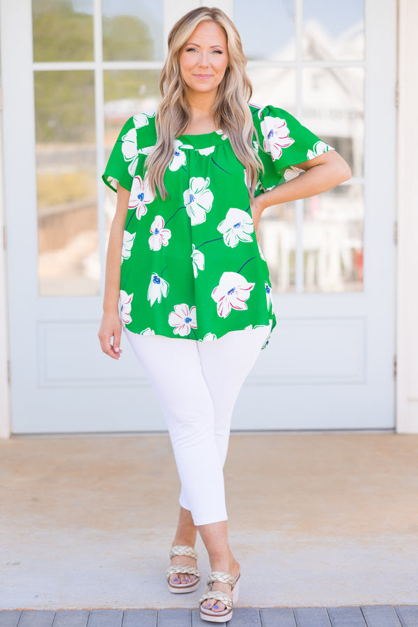 Chic Soul plus size clothing, kelly clothing flowy top with white floral pattern and puff sleeves