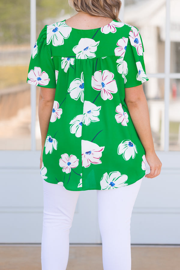 Chic Soul plus size clothing, kelly clothing flowy top with white floral pattern and puff sleeves