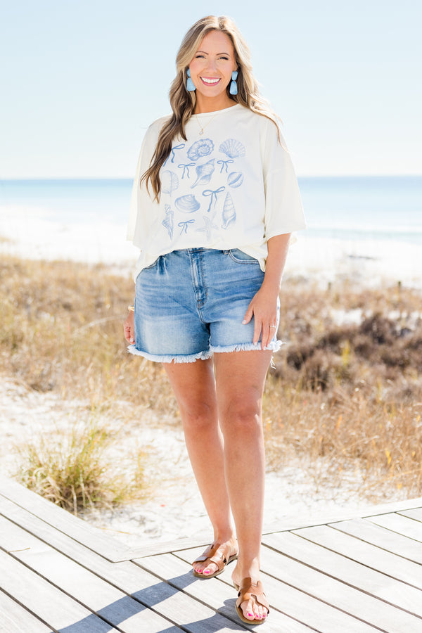 Chic Soul plus size clothing, short-sleeve ivory boyfriend tee with a high-scoop neckline and a light blue graphic art pattern of bows and seashells