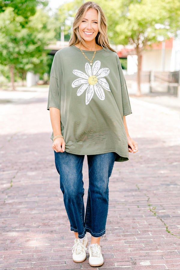 Chic Soul plus size clothing, Moss short sleeve graphic tee with a daisy graphic on the center of the shirt  
