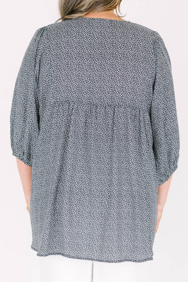 Chic Soul plus size clothing, black top with white pattern and bubble sleeves