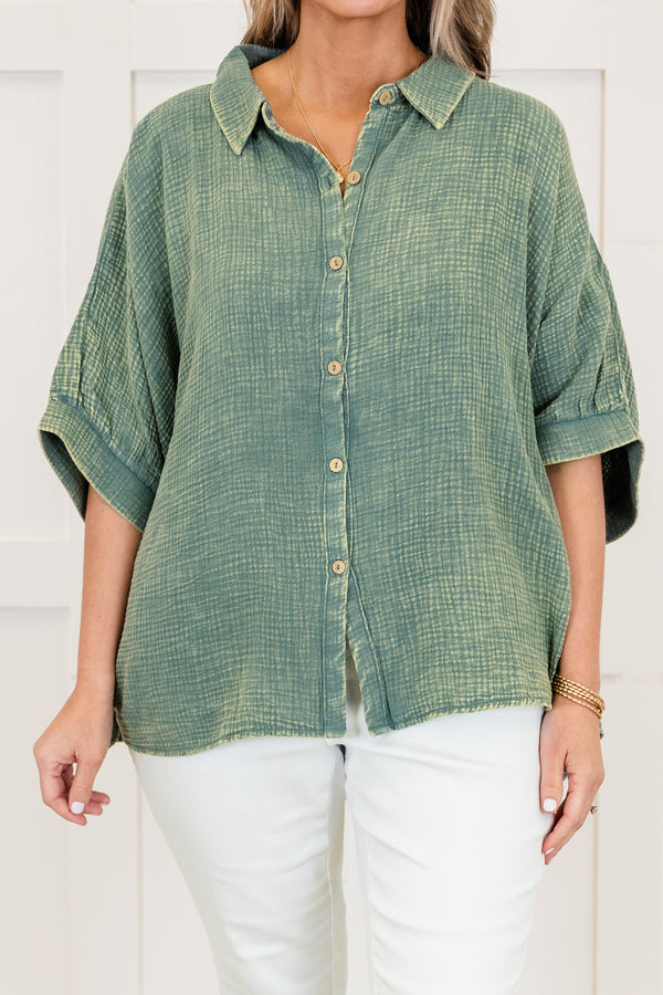 Chic Soul plus size clothing, ash jade short sleeve acid wash button up top with collar detail with cuffed sleeves
