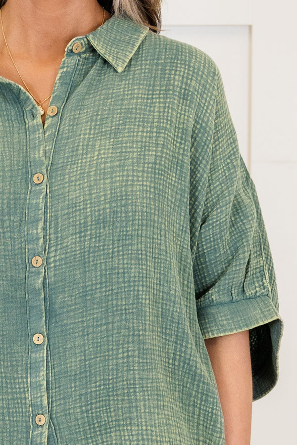 Chic Soul plus size clothing, ash jade short sleeve acid wash button up top with collar detail with cuffed sleeves
