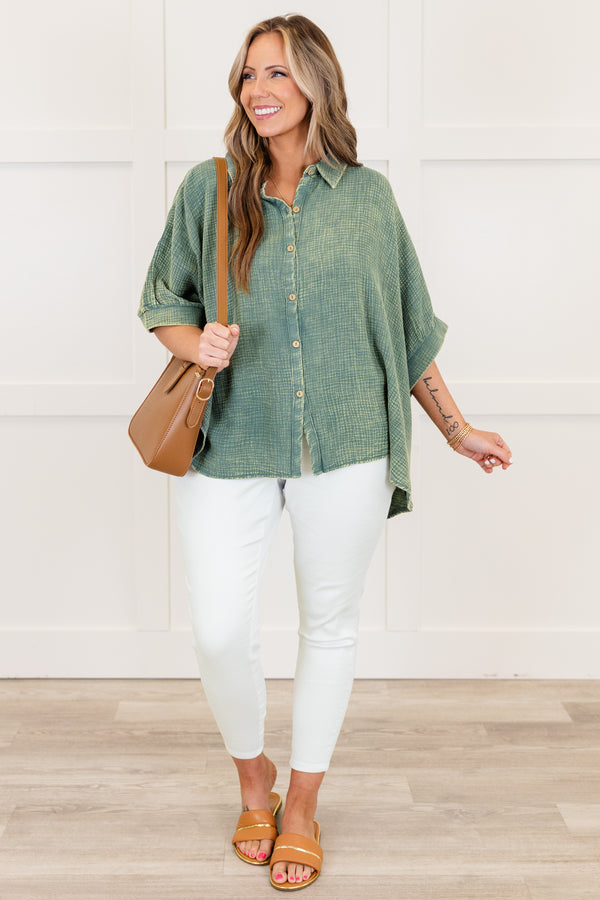 Chic Soul plus size clothing, ash jade short sleeve acid wash button up top with collar detail with cuffed sleeves
