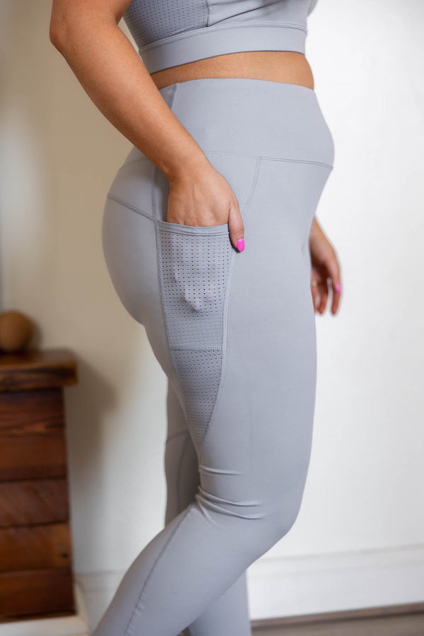 Chic Soul plus size clothing, light gray leggings with mesh detailing and pockets