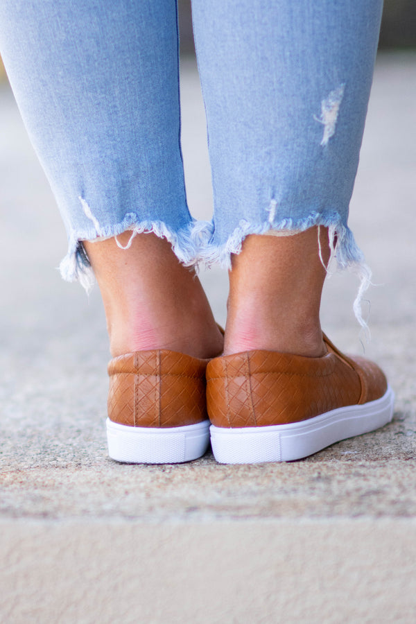 slides, brown, white sole, checker design